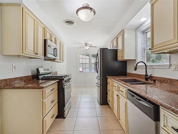 5th image of 3604 Brookwood Dr
