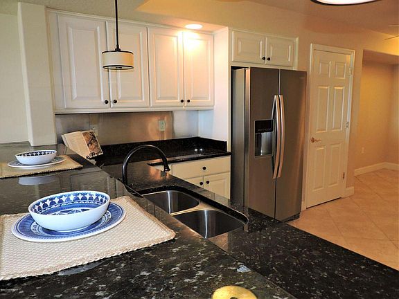 5th image of 752 Bayside Dr Unit 205