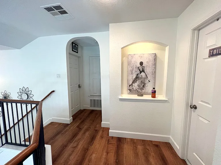 2106 Huxley Ln — Photo 23