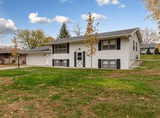 821 Valley View Rd, Faribault, MN 55021