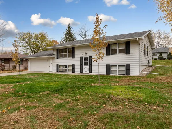 821 Valley View Rd, Faribault, MN 55021