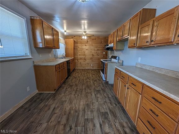 3rd image of 58516 Emerson St