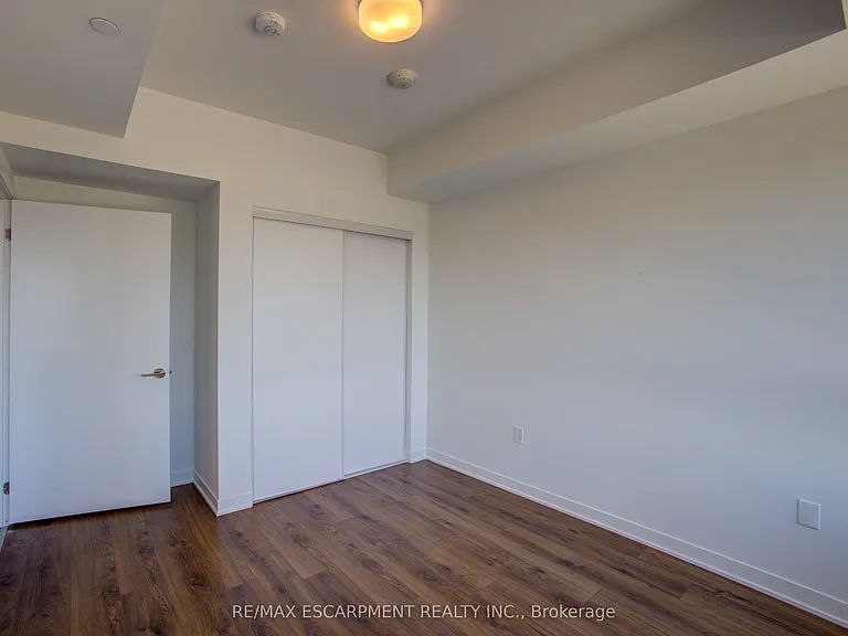 395 Dundas St W #413 — Photo 19