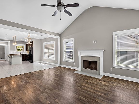 3rd image of 1093 Garnet Dr