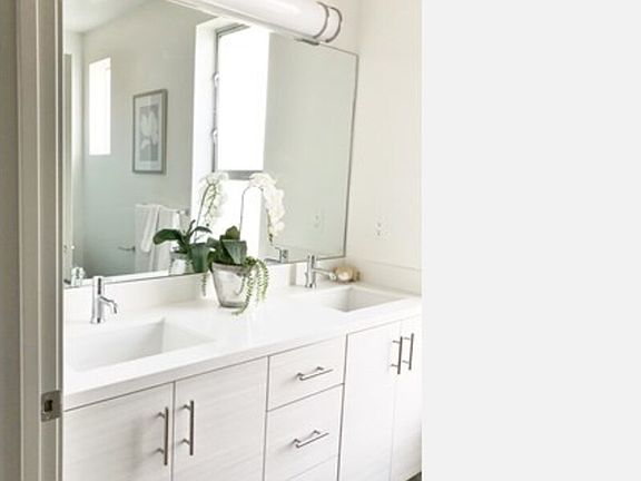 5th image of 4027 Grand View Blvd #21