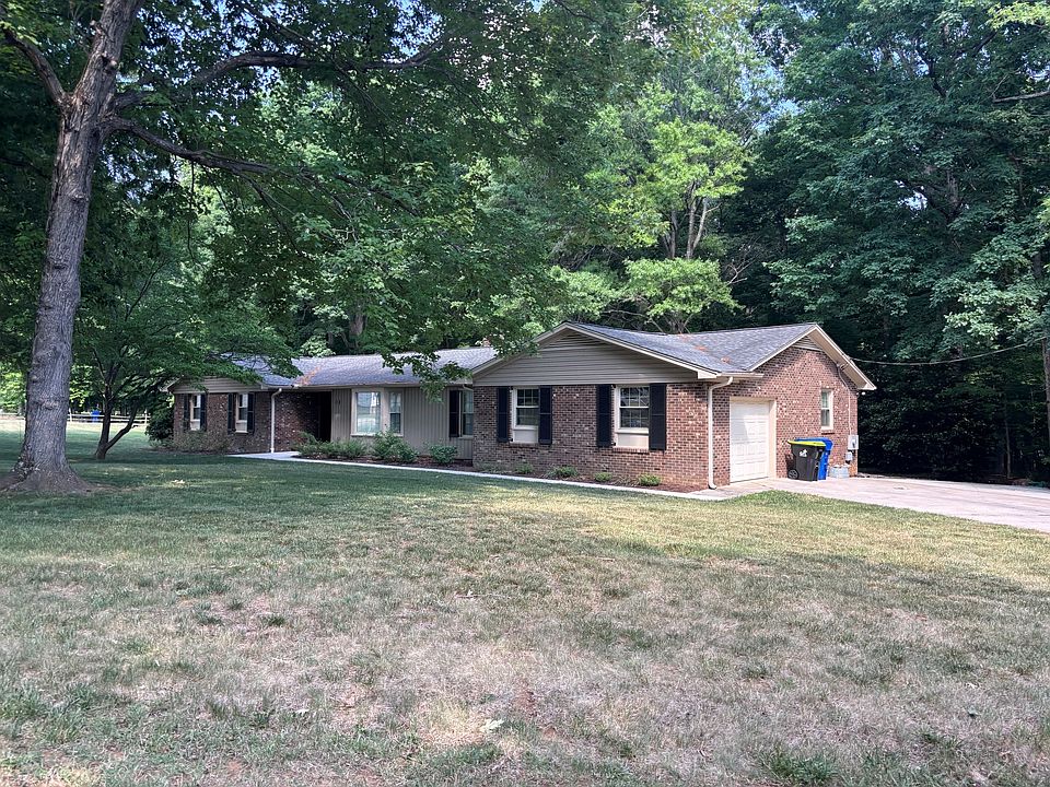 1st image of 301 Woodland Dr