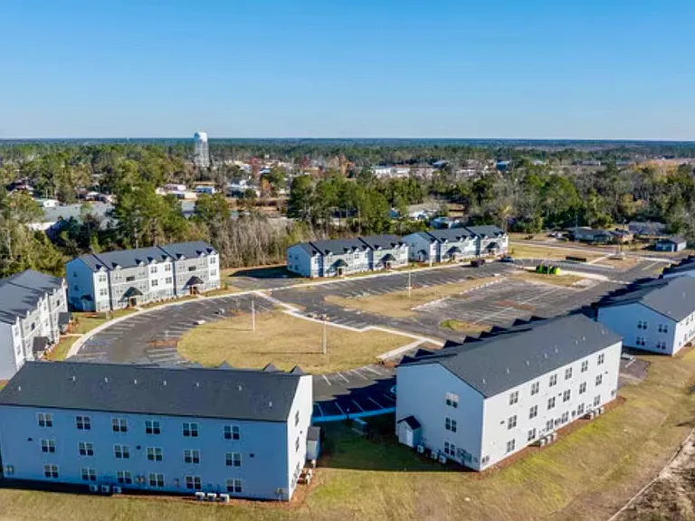 Aerial view of Platform Douglas showcasing a vibrant, well-planned community designed for comfort, convenience, and connection.