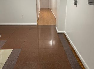 923 Arch St #4R, Philadelphia, PA 19107