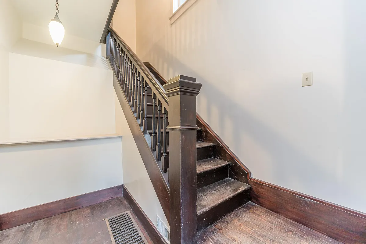 Building Photo - 710 Phillips Ave #2