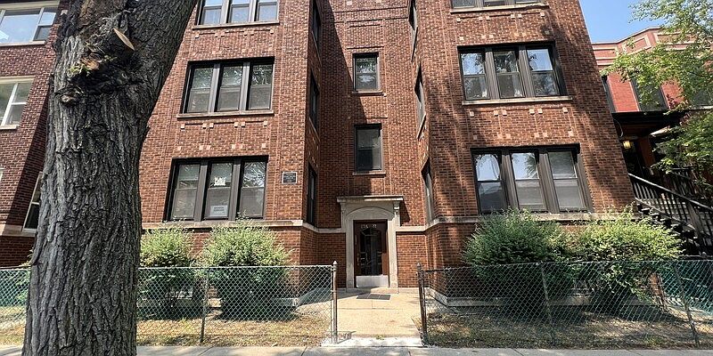 1st image of 1724 W Carmen Ave #1W