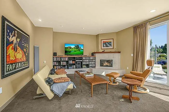2137 NE 81st Pl — Photo 5