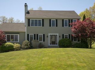 26 Farmington Dr, Shrewsbury, MA 01545