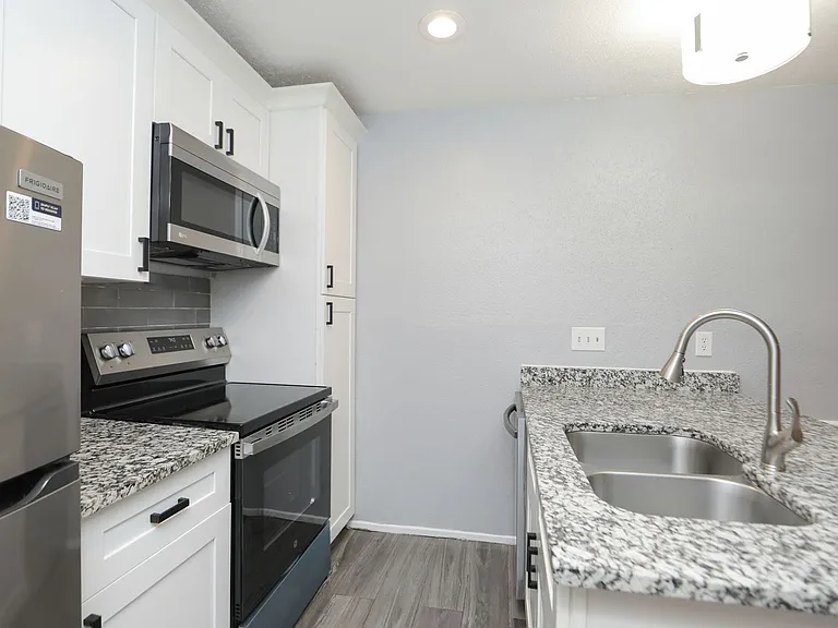 2100 Wilcrest Dr #127 — Photo 12