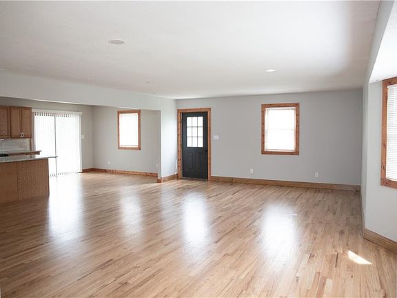 5th image of 210 N Louisa St