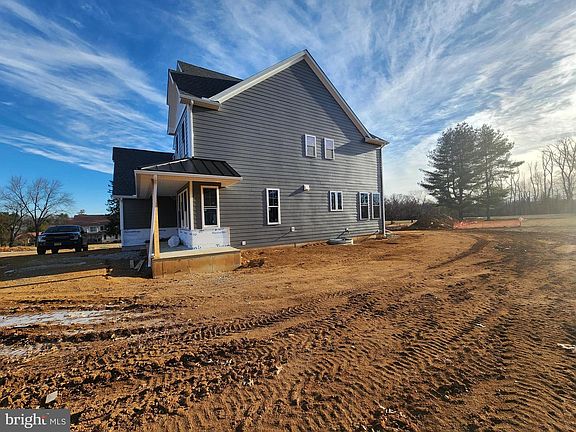 3rd image of 324 Bishop Hollow Rd