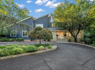 22 Cambridge Dr, Warren, NJ 07059