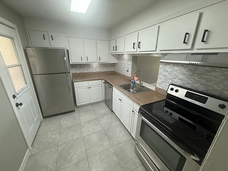 2800 NW 56th Ave #A303 — Photo 4