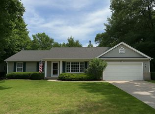 6836 Lakita Dr, Fruitport, MI 49415