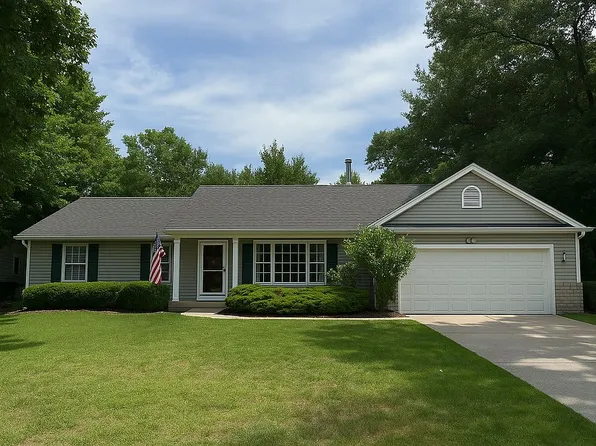 6836 Lakita Dr, Fruitport, MI 49415