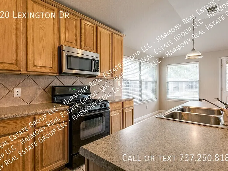 220 Lexington Dr — Photo 8