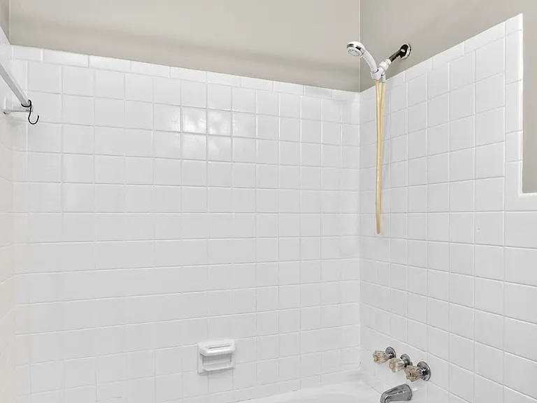 261 Eisenhower Dr — Photo 15