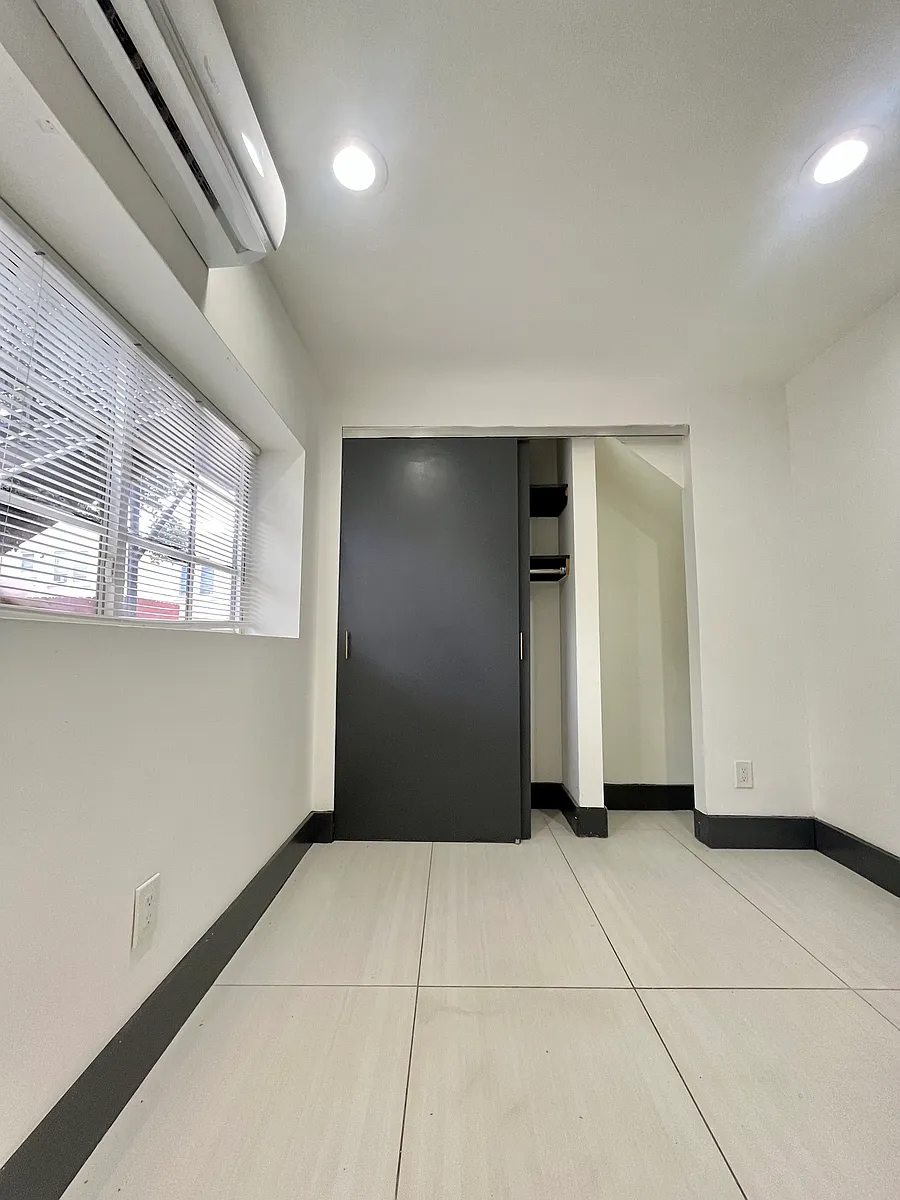 Building Photo - 1614 Harrison St #12