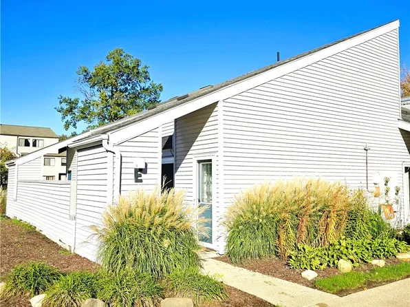 1555 Cedarwood Dr #19E, Westlake, OH 44145