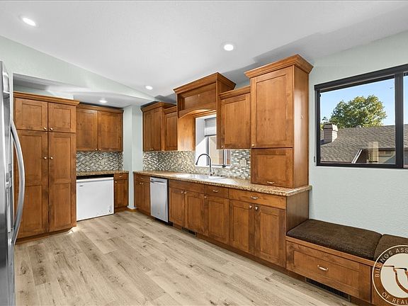 3rd image of 2225 Rosebud Dr