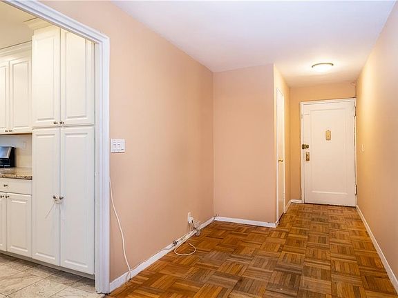4th image of 35 Shady Glen Ct APT 1C