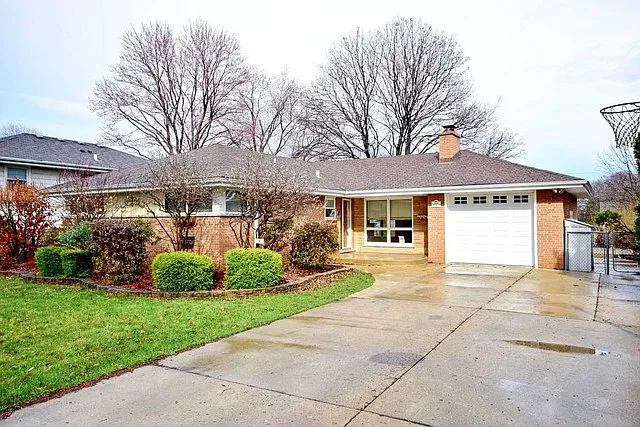 1037 S Leslie Ln photo 1
