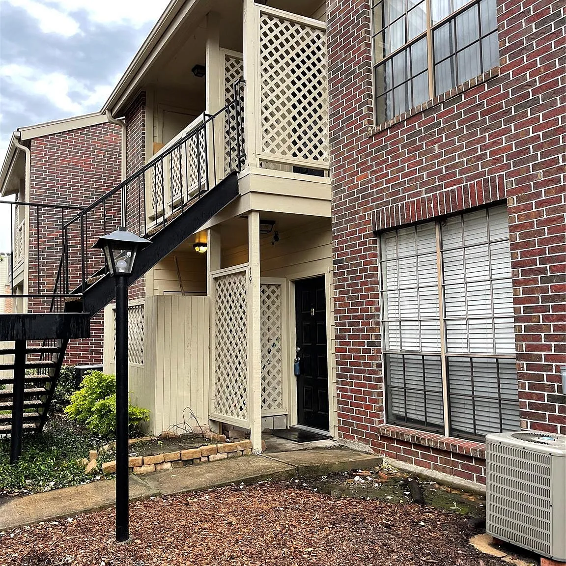 2 bed, 2.0 bath, 888 sqft, $1,300 — Photo 2