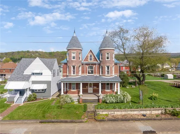 1131 S Pittsburgh St, Connellsville, PA 15425