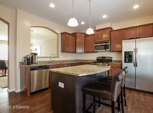 6826 Prairie St, Morton Grove, IL 60053