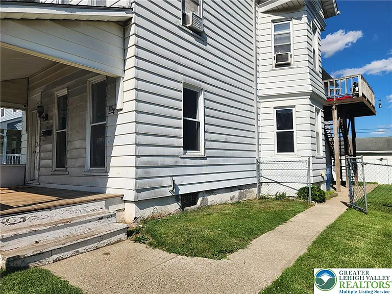 2347 Washington Ave #1 — Photo 1