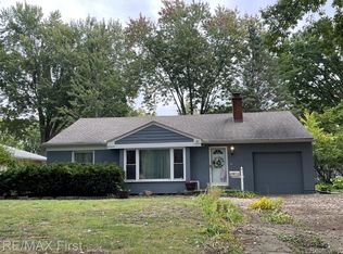 27718 Red Leaf Ln, Southfield, MI 48076