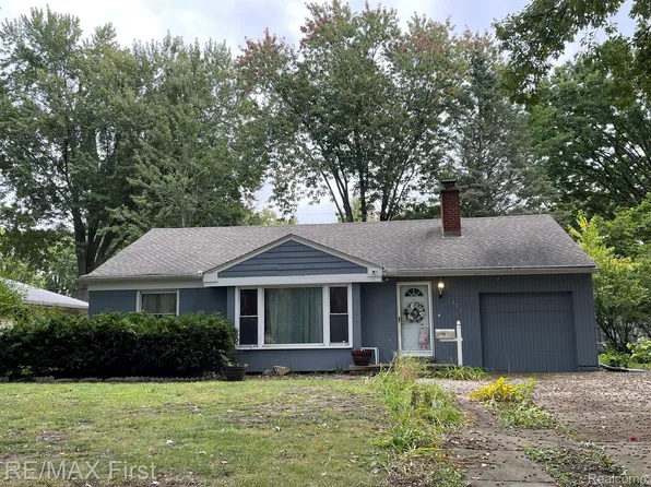 27718 Red Leaf Ln, Southfield, MI 48076