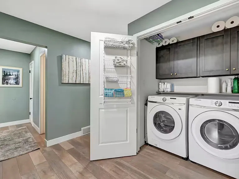 1021 Hazel Ct — Photo 2