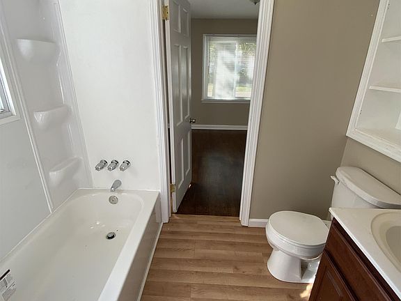 5th image of 7537 Chandler Ave