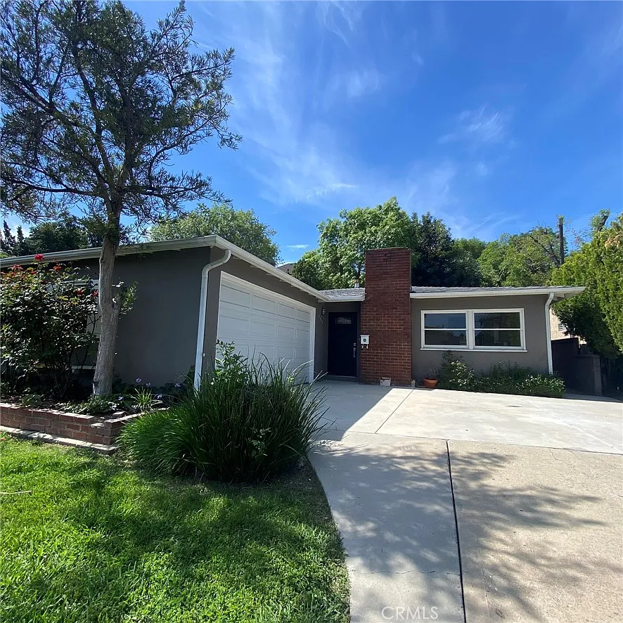 3 bed, 1024 sqft, $3,950 — Photo 1