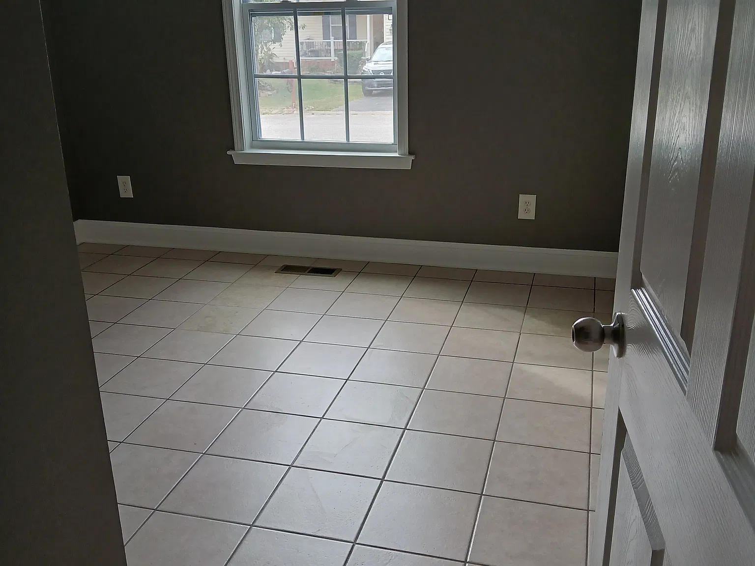 3 bed, 1189 sqft, $1,800 — Photo 2
