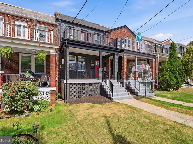 129 Hamilton St NW — Photo 2