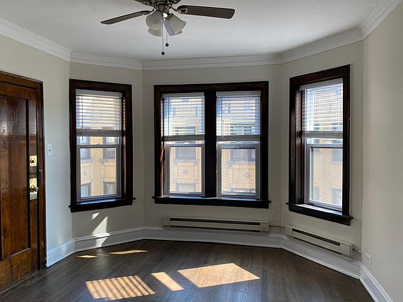 3rd image of 3819 N Greenview Ave #76b90bbn0