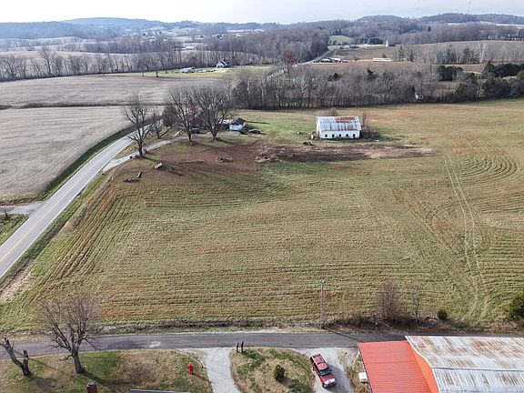 3rd image of 161 Jonathan Ln