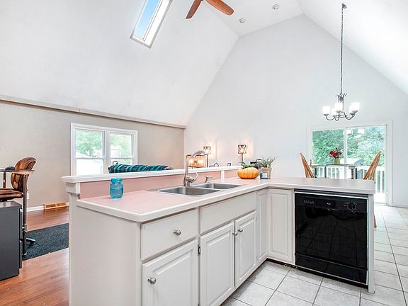 5th image of 26780 Bridgewater Ct