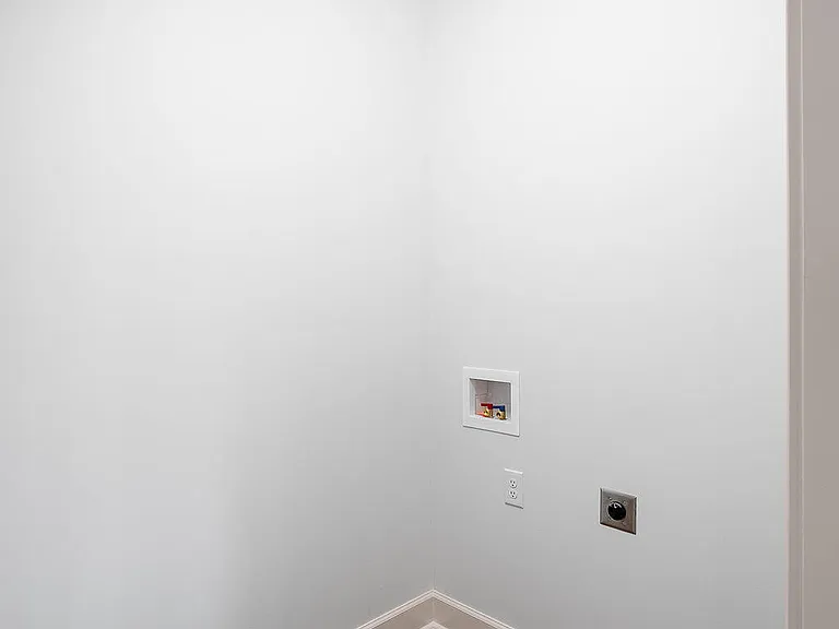 221 Williamsburg St NE — Photo 62
