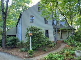 3207 Round Hill Rd, Greensboro, NC 27408