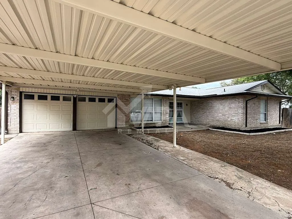 3 bed, 1948 sqft, $2,100 — Photo 3