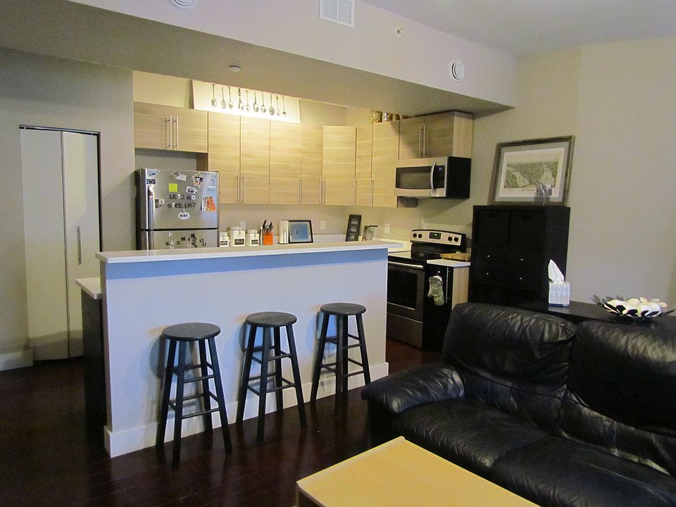 Open kitchen/living room floor plan.