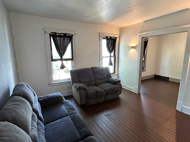 1170 E 60th St #2 — Photo 6