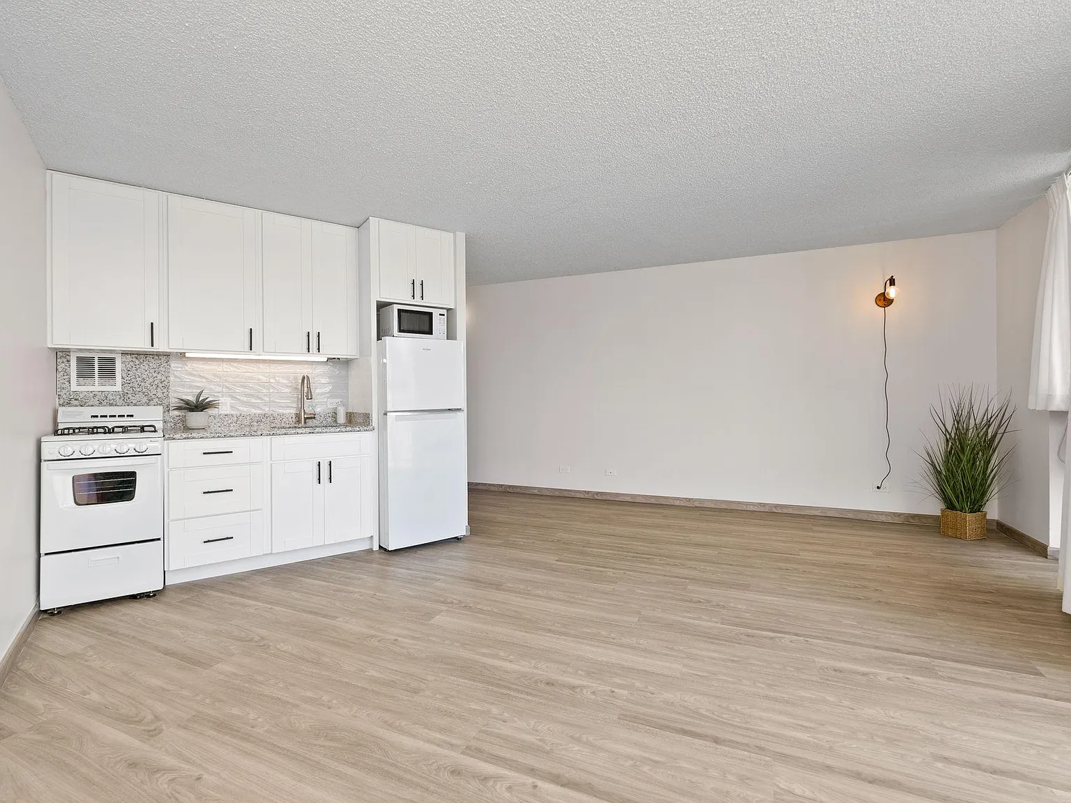 Studio, 318 sqft, $1,700 — Photo 1